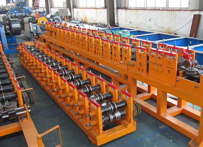 屋面板壓型機設(shè)備